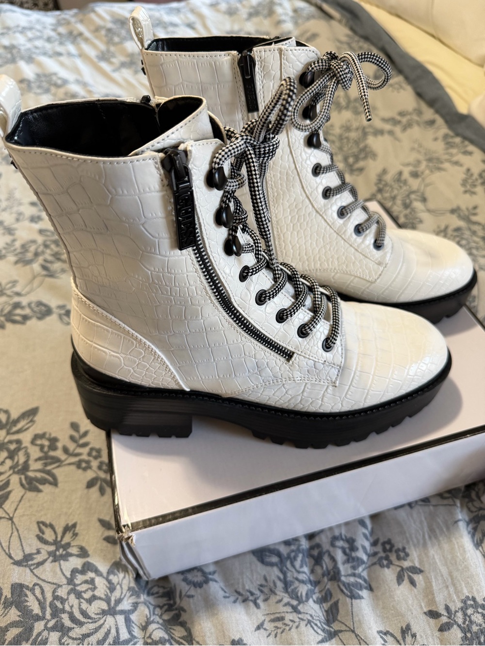 Guess White Croc-Embossed Combat Boots with Black Lug Sole and Checkered Laces